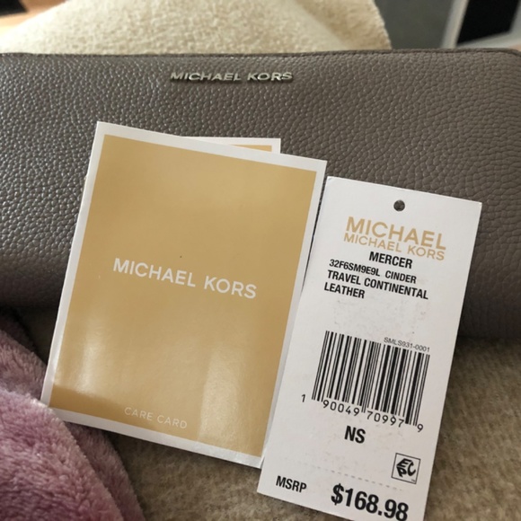Michael Kors purse and matching wallet - Picture 3 of 3